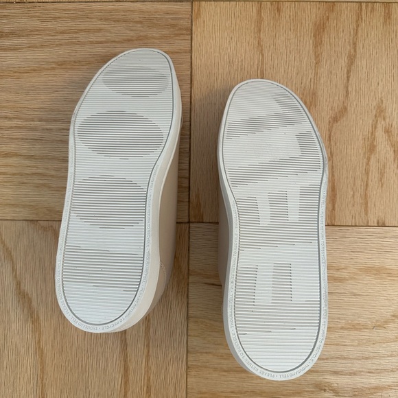 NWOB Thousand Fell Lace Up in Dune - Picture 3 of 5